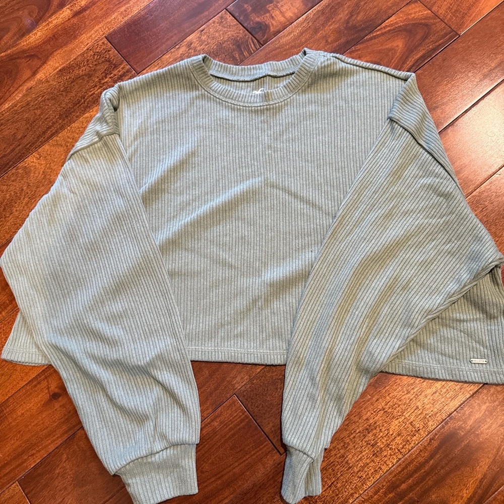 Hollister Ribbed Cropped Pullover – Sage Green Long Sleeve Top - Size S